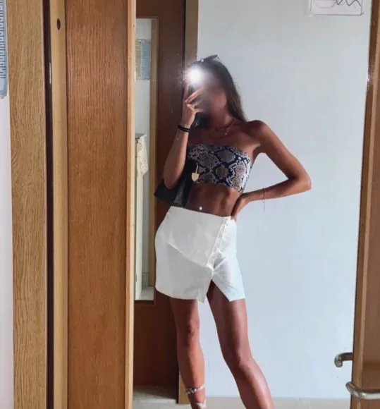 Andrea, 27