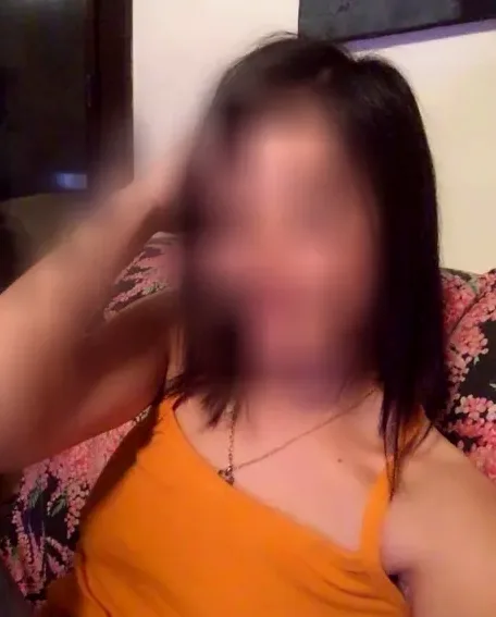 Andrea, 32