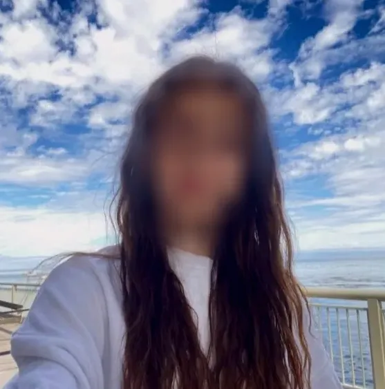 Ella, 27