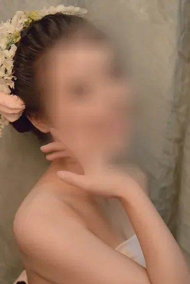 Ella, 31