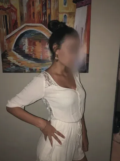Ellen, 32