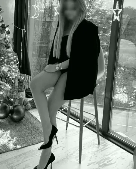Ellie, 36