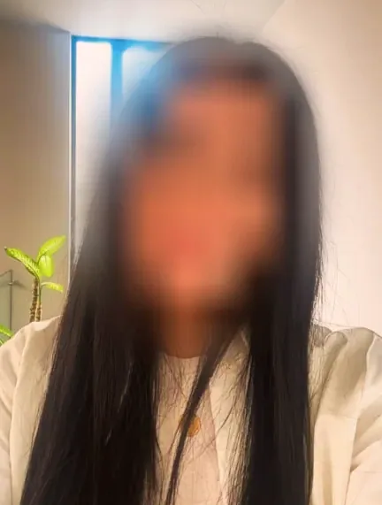Helena, 37