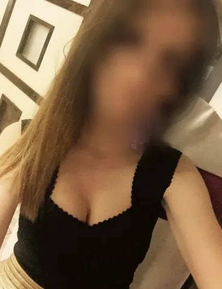 Ivana, 32