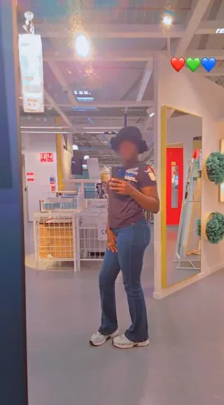 Laura, 29