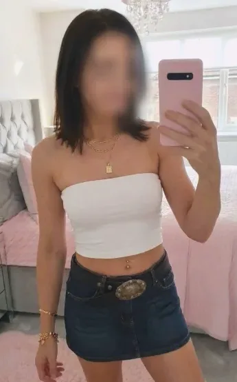 Louise, 24