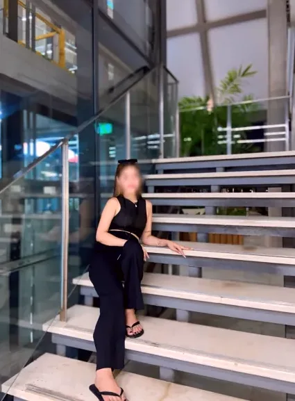 Nadia, 23