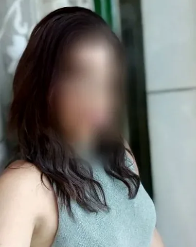 Yasmin, 27