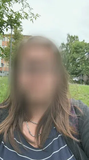 Zeynep, 27
